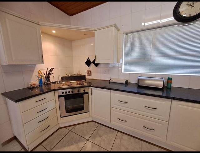 4 BEDROOM HOUSE FOR SALE IN MARGATE BEACH